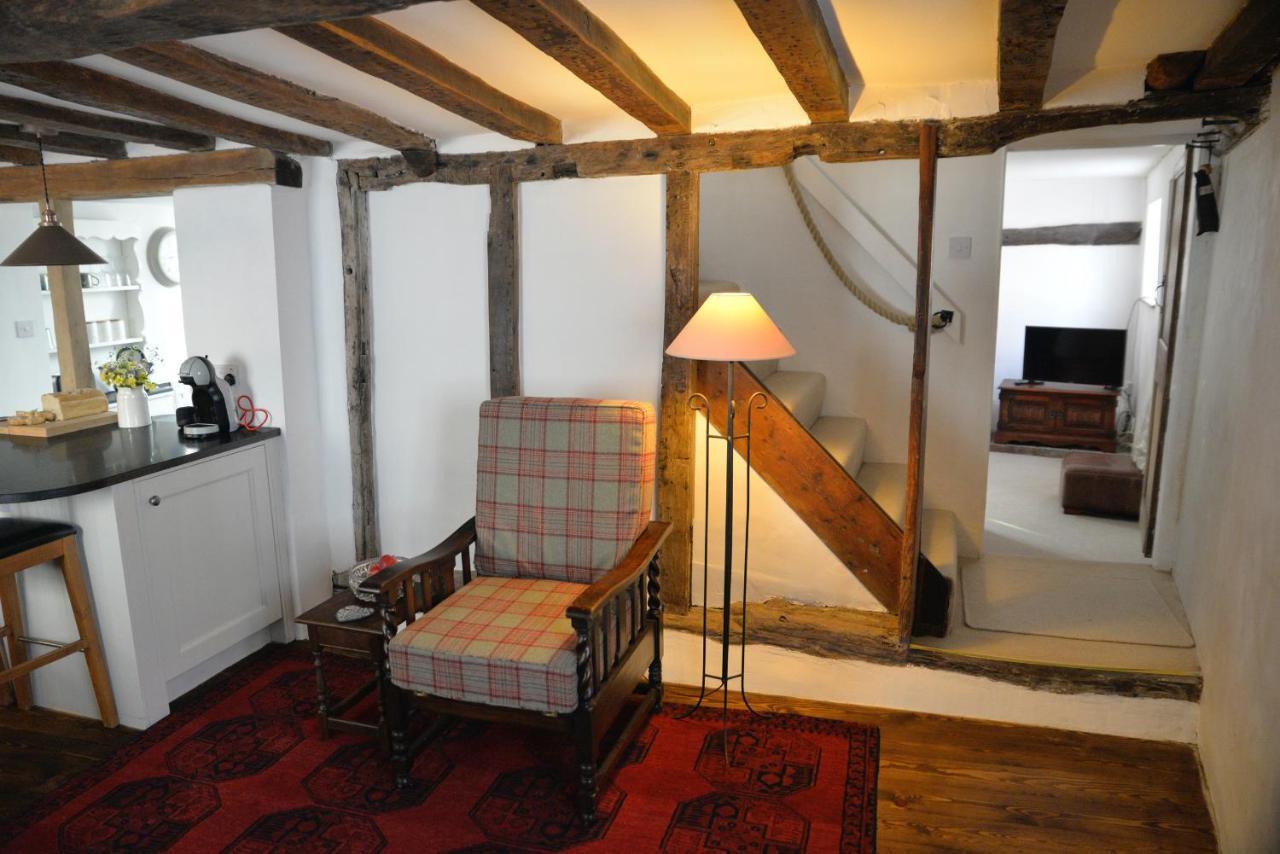 Tudor Cottage 桑德维奇 外观 照片