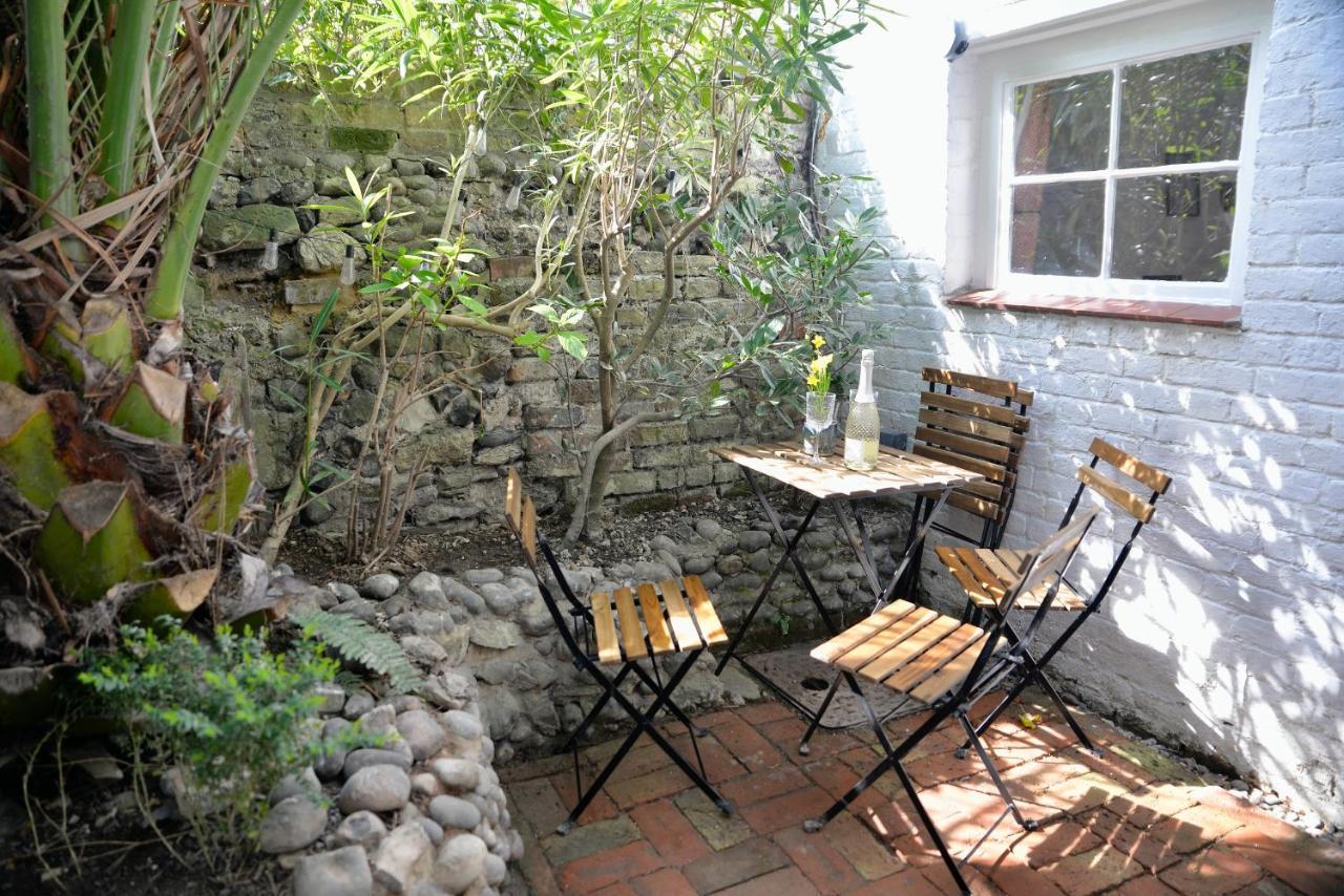Tudor Cottage 桑德维奇 外观 照片